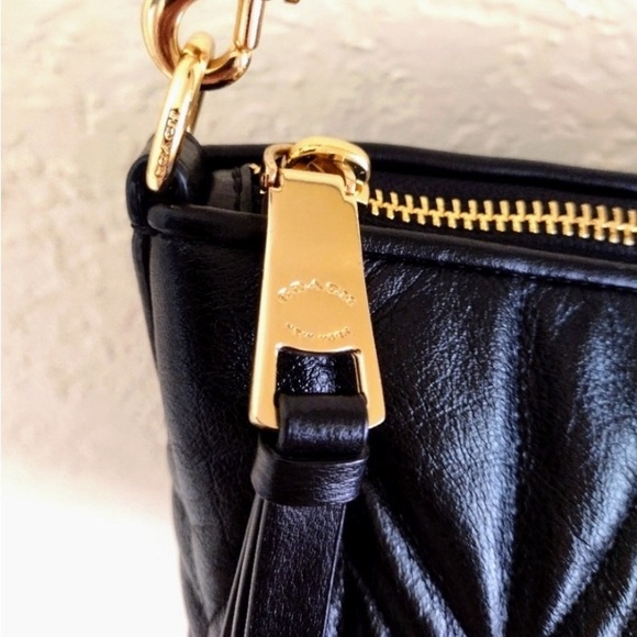 Coach Black Quilted Shoulder Bag with Gold Accents XL “LIKE NEW”FREE SHIP) ❤️📦 - Picture 8 of 11